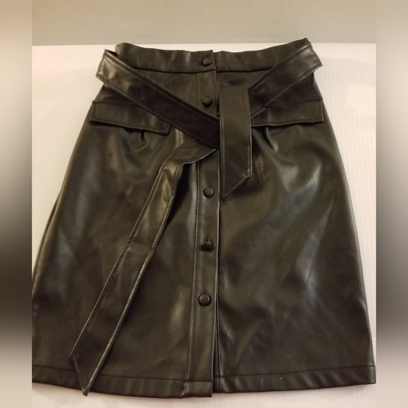 Faux leather belted skirt - Picture 8 of 8